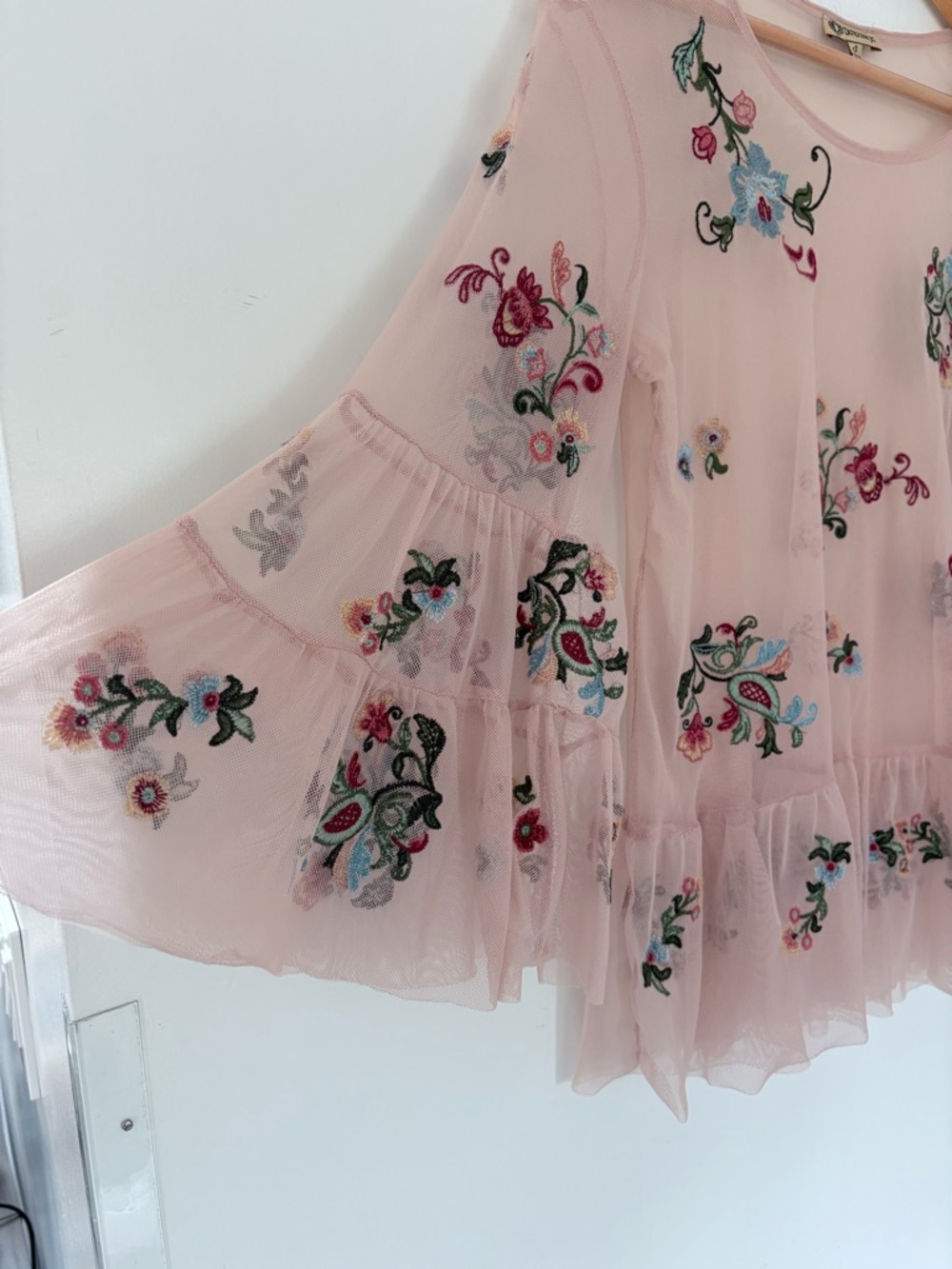 DEMOCRACY Sz S Sheer Mesh Pink Top Floral Embroidery Ruffle Hem & Sleeves Boho - Picture 4 of 13